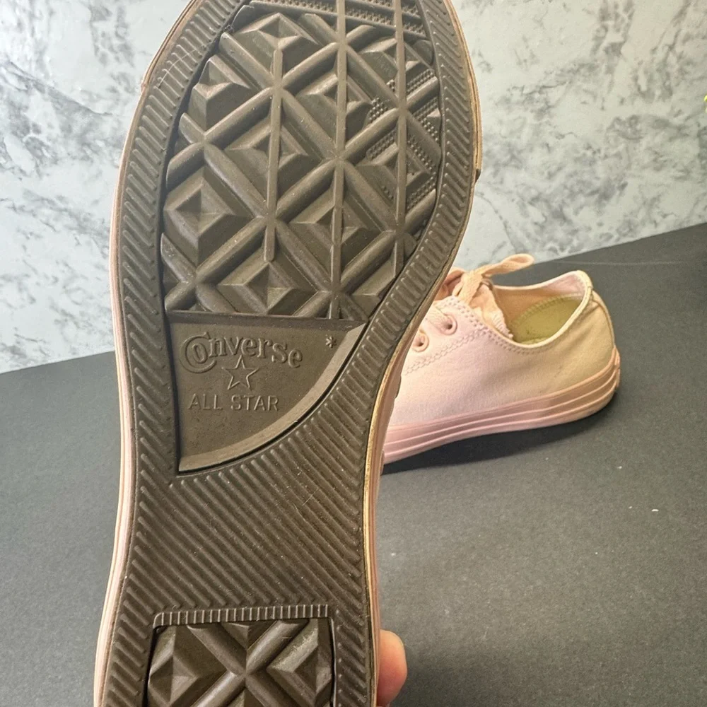 Converse Chuck Taylor All Star Unisex Low Top Sz Men’s (8) Women’s (10) Low Pink